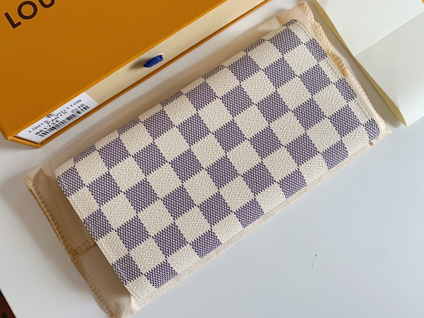 LVコピーウォレット背面デザイン